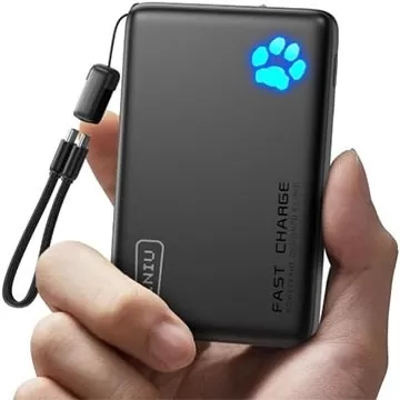 INIU 45W power bank with detachable USB-C cable