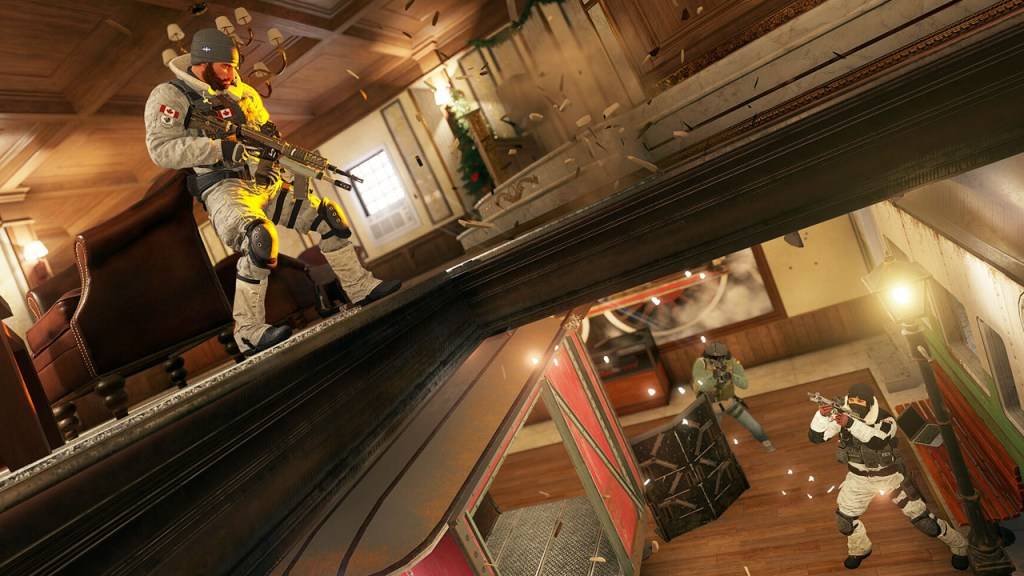 Rainbow Six Siege, zwei Soldaten schießen nach oben in einem anderen.